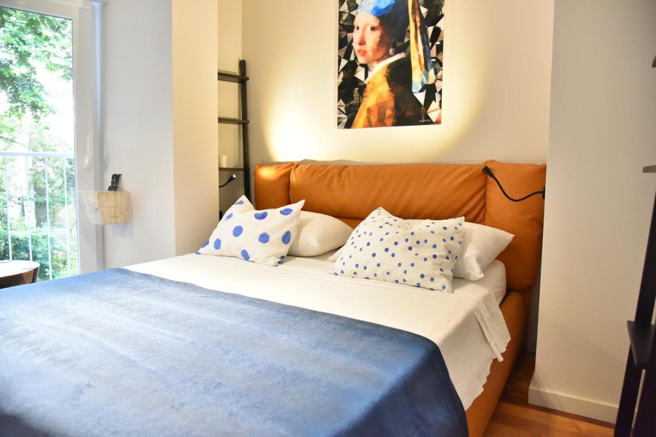 Lux Luna Apartments & Rooms Old Town Zara Esterno foto